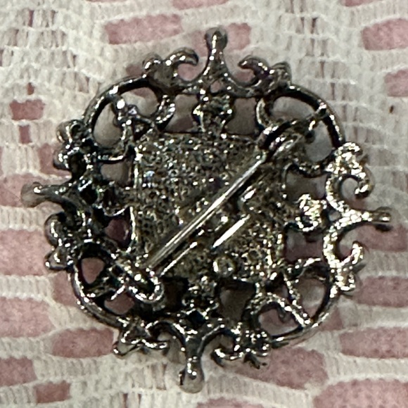 Vintage Unmarked Silver Toned Brooch with Black Inset Resin or Acrylic Stone - Picture 11 of 15
